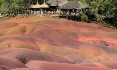 Full-Day South Tour: Volcano, Gorges & 7 Coloured Earths